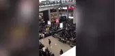 Protestocuların bastığı Hong Kong Havalimanı'nda uçuşlar iptal