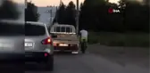 Kamyonete takılan bisikletli ile sürücünün seyir halindeki trafikteki koyu sohbeti yok artık...