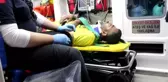 Adana'da ağaca çarpan motosikletteki iki kardeş yaralandı