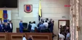 DHA DIŞ - Ukrayna'da şehir meclisinde 'abluka' krizi