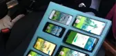 Bir sürücü, otoyolda 8 telefonla birden oyun oynadı