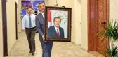 Başkan Vekili olarak atanan Vali Mehmet Emin Bilmez, ilk olarak Erdoğan'ın fotoğrafını astı