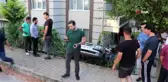 Hamakta sallanan çocuğun üzerine otomobil düştü