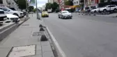 (Özel) Kadıköy'de lüks cipin motosikletliye çarpıp kaldırıma çıktığı anlar kamerada