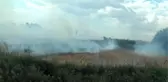 Anız yangınının ortasında mahsur kaldılar