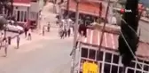 Otomobil ile motosikletin kazası kameraya yansırken, motosiklet sürücüsüne ceza kesildi