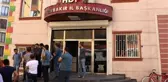 Oğlunun HDP'liler tarafından dağa kaçırıldığını iddia eden anne, oturma eylemi başlattı