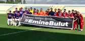 Hazırlık maçı öncesi Emine Bulut yazılı pankartla sahaya çıktılar