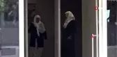 Oğlunun dağa kaçırıldığını savunan anne, geceyi HDP il binası önünde geçirdi
