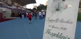Futbol antrenörü, babasının kalecilik yaptığı şehir stadyumunda nikah kıyıp dünyaevine girdi