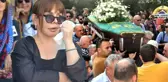 Sanatçı Sezen Aksu'nun babasını son yolculuğuna uğurladı