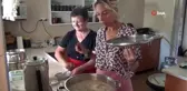 Şarkıcı Zeynep Casalini Mudanyalı kadınlarla yemek yaptı