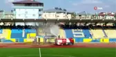 Ağrı'da sıcaktan bunalan taraftarı itfaiye serinletti