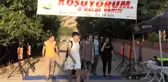 Koşuya terlikle ısındı, yalın ayak yarıştı