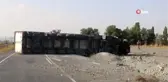 Sivas'ta tır devrildi: 2 Yaralı