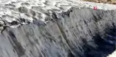 Yaz mevsiminin son günlerinde 1 metre kar kütlesi görenleri şaşırttı