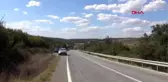 Devrilen kamyondaki kumlar, piknikçilerin üzerine sıçradı