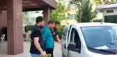 Kendini polis olarak tanıtıp hırsızlık yapan şüpheli yakalandı
