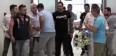 Adana Demirspor taraftarından Tütüneker'e karşılama