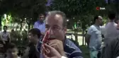 Gözlerinden yaş akıncaya kadar acı biber yedi