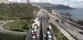 Hafif ticari araçla çarpışan tır devrildi, TEM'de 5 kilometre kuyruk oluştu