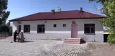 Milli Eğitim Müdürü tulum giyip okulu boyadı