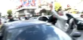 Ehliyeti olmayan sürücü yerine direksiyona geçen polis, hasta bebeği doktora götürdü