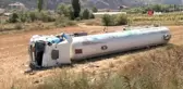 LPG yüklü tanker tarlaya uçup, takla attı