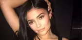 Kylie Jenner ve sevgilisinden hayranlarını heyecanlandıran çıplak poz