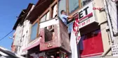 Manisa tepki çeken lokanta tabelası indirildi