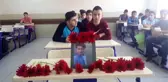 Ölen arkadaşlarının sırasını çiçekle donattılar