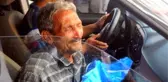 Acılı dede, torununun cenazesini kucağında götürdü