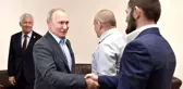 Putin, Müslüman dövüşçü Khabib ile bir araya geldi