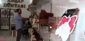 Dedesinden öğrendiği meslekle ahşabı sanata dönüştürüyor