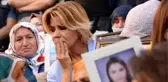 Gülben Ergen'den HDP il binasının önünde eylem yapan ailelere destek ziyareti