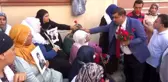İdareci ve Bürokratlar Birliği Derneği'nden oturma eylemi yapan ailelere ziyaret