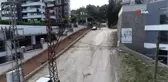 Sürücüler hangi taraftan geçeceğini şaşırıyor