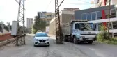 Sürücüler hangi taraftan geçeceğini şaşırıyor