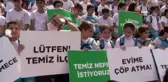 Minik eller Küçükçekmece'yi çöplerden arındırdı