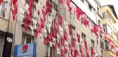 İBB'den işten çıkarılan bazı işçiler CHP İstanbul İl Başkanlığı önünde oturma eylemi başlattı