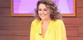 İngiliz oyuncu Nadia Sawalha havuzda üstsüz poz verdi