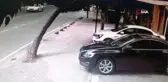 Kadıköy'de otomobilin kaldırıma çıktığı kaza kamerada