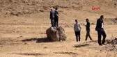 Van caminin minaresi ve tepelere çıkarak görüşme yapıyorlar