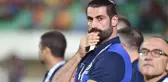 Volkan Demirel, belgeleri olmadığı için maçı tribünden takip etti!