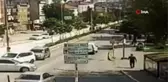 Aracın üstünde unutulan altın dolu çanta yola düştü