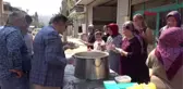 İzmir ak parti'li dağ, aşure dağıttı