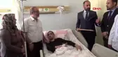 Van yyü rektörü şevli, lenfoma hastası öğrencinin diplomasını hastaneye götürdü