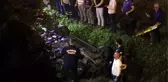Su kanalına düşen otomobildeki yaralı, ekiplerin bir saat süren çabası sonucu kurtarıldı