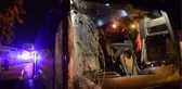 Yolcu otobüsü tıra çarptı: 1 yaralı