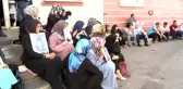 Tarihçi yazar Prof. Dr. Şimşirgil'den HDP önünde eylem yapan ailelere destek ziyareti